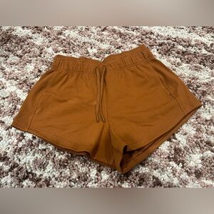 Lululemon inner glow high rise shorts size 4 NWOT